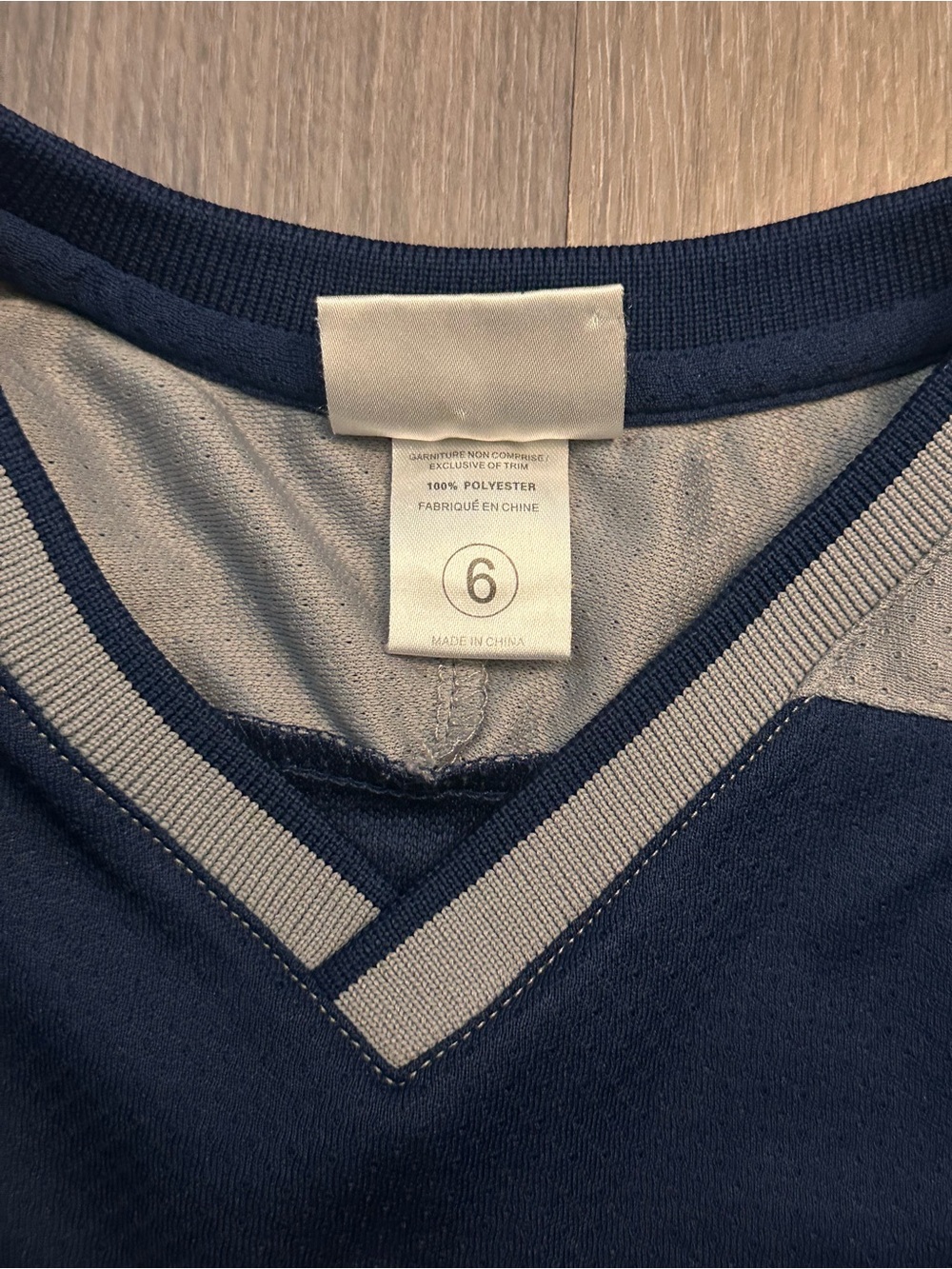 Kid’s Canucks Jersey - Picture 4 of 7